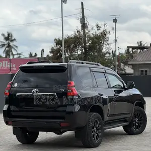 Toyota Land Cruiser Prado 2023 Black