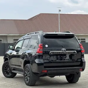 Toyota Land Cruiser Prado 2023 Black