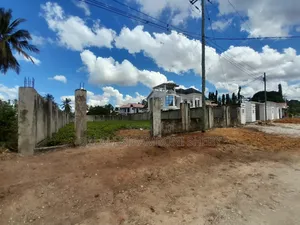 Kiwanja Kinauzwa Kigamboni Geza Ulole