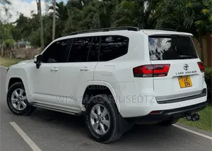 Toyota Land Cruiser 2024 Pearl