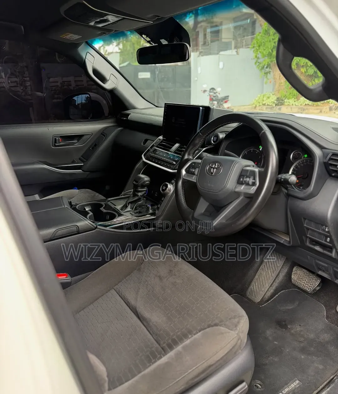 Toyota Land Cruiser 2024 Pearl