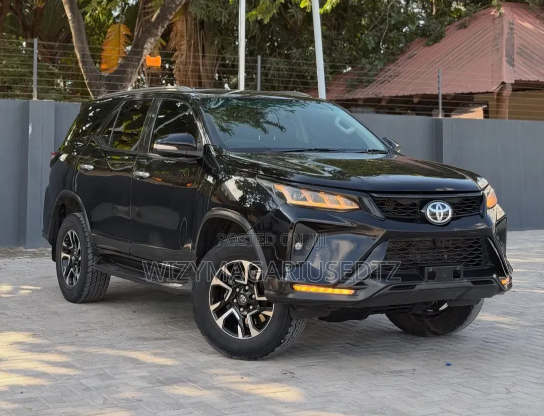 Toyota Fortuner 2018 Burgundy