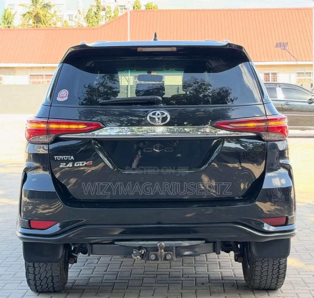 Toyota Fortuner 2018 Burgundy