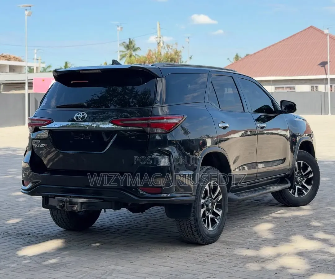 Toyota Fortuner 2018 Burgundy