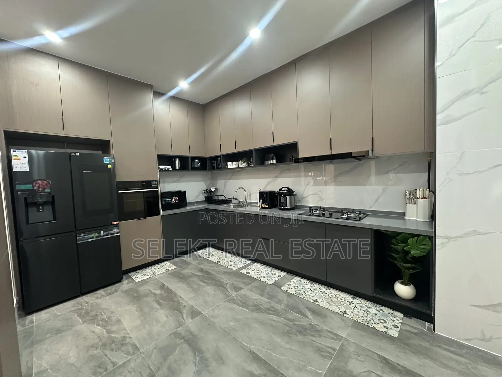 Furnished 4bdrm Penthouse in Peninsula, Oyster Bay for rent