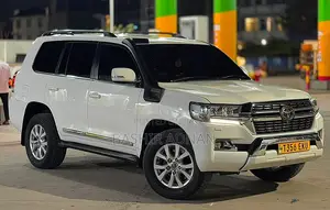 Toyota Land Cruiser 4.5 V8 TD 2018 White