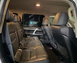 Toyota Land Cruiser 4.5 V8 TD 2018 White