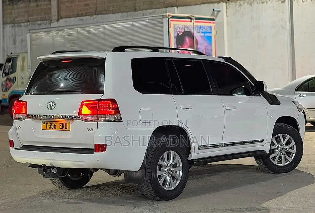 Toyota Land Cruiser 4.5 V8 TD 2018 White