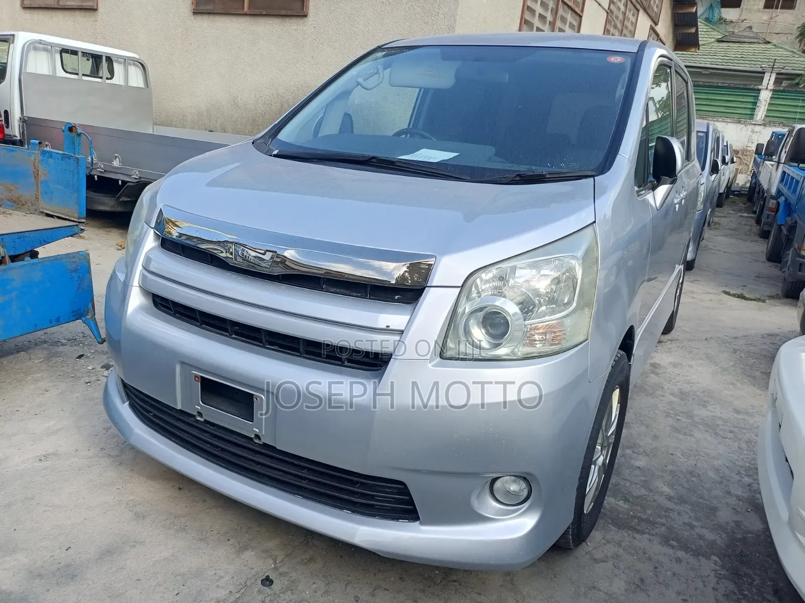 Toyota Noah 2009 Silver