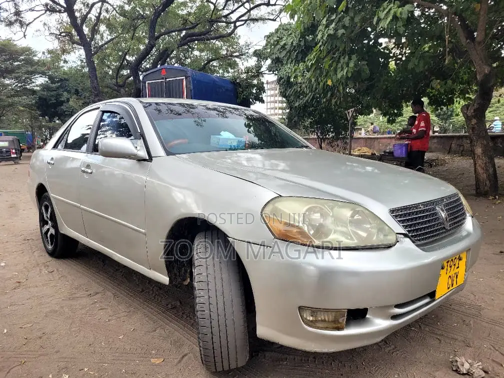 Toyota Mark II 2000 Silver