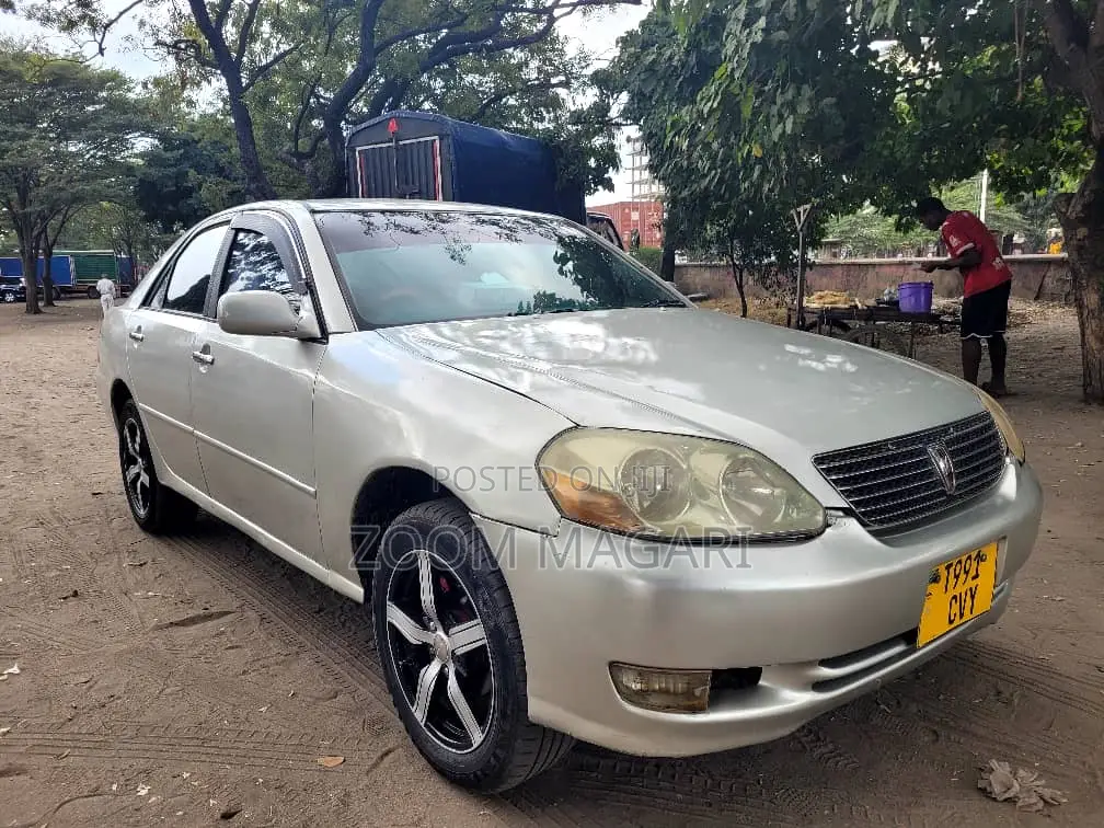 Toyota Mark II 2000 Silver