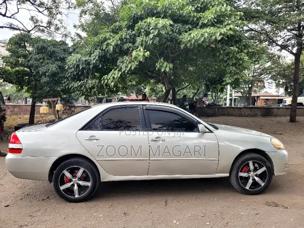 Toyota Mark II 2000 Silver