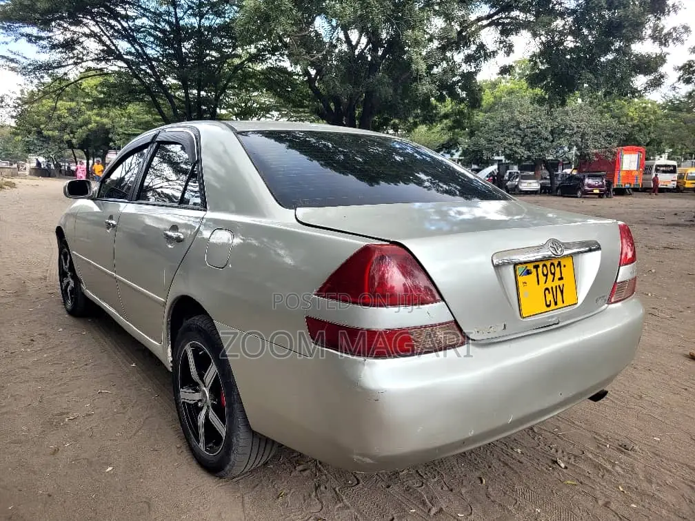 Toyota Mark II 2000 Silver