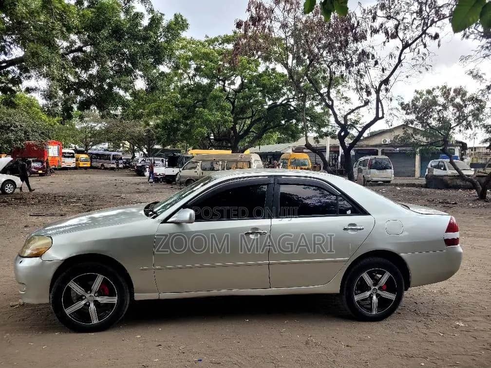 Toyota Mark II 2000 Silver