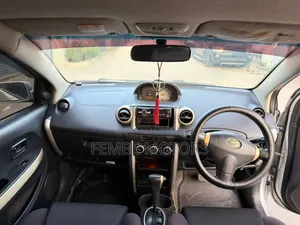 Toyota IST 2004 Silver