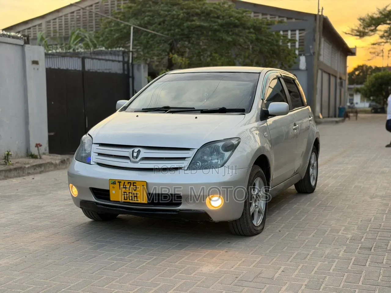 Toyota IST 2004 Silver