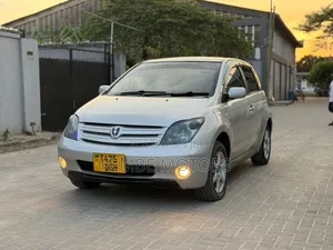 Toyota IST 2004 Silver