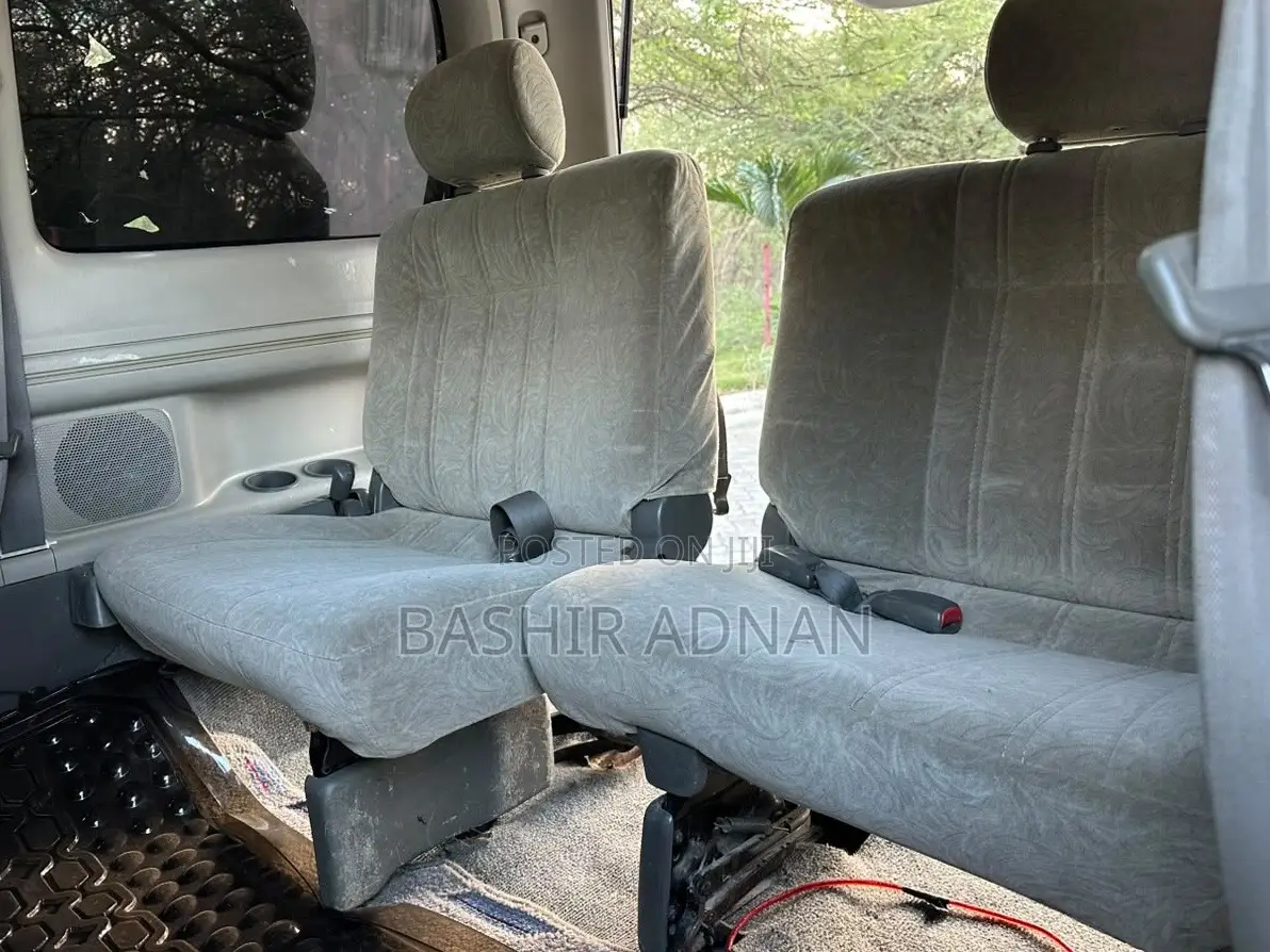 Toyota Noah 2.0 FWD (8 Seater) 2003 White
