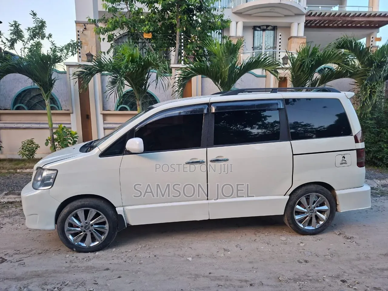 Toyota Noah 2005 White