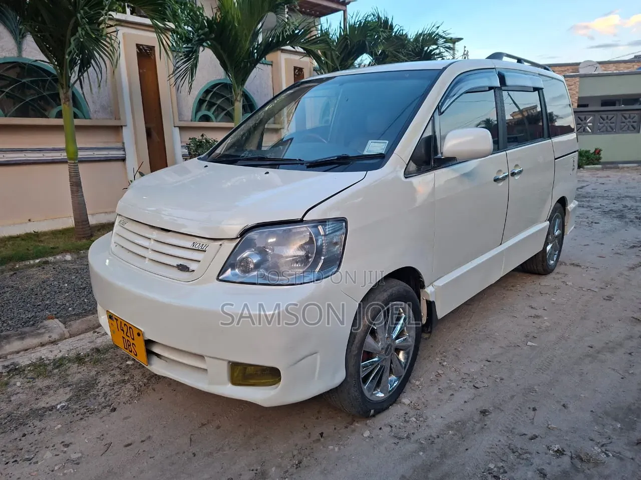 Toyota Noah 2005 White