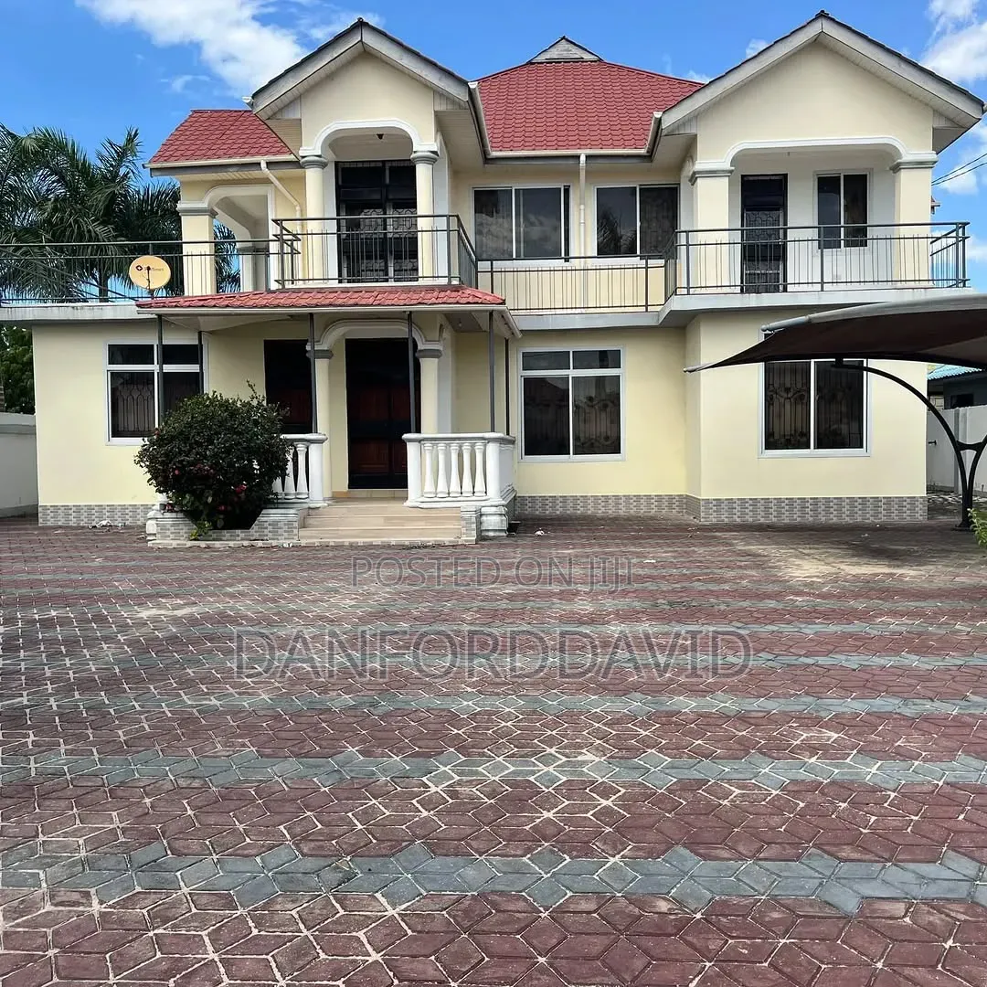 6bdrm House in Kahwa Real Estate, Mbweni for sale