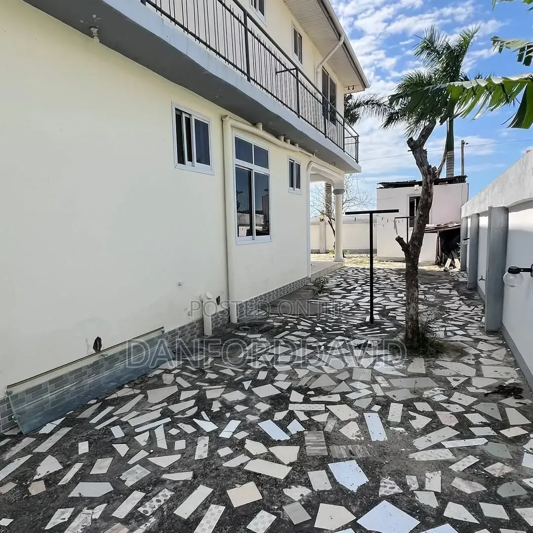 6bdrm House in Kahwa Real Estate, Mbweni for sale