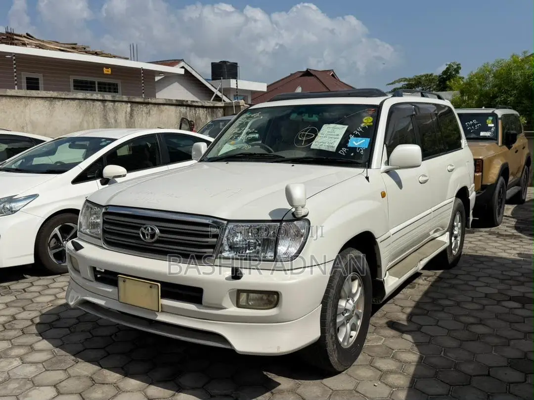 Toyota Land Cruiser HDJ 100 2004 White