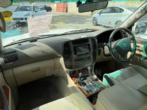 Toyota Land Cruiser HDJ 100 2004 White