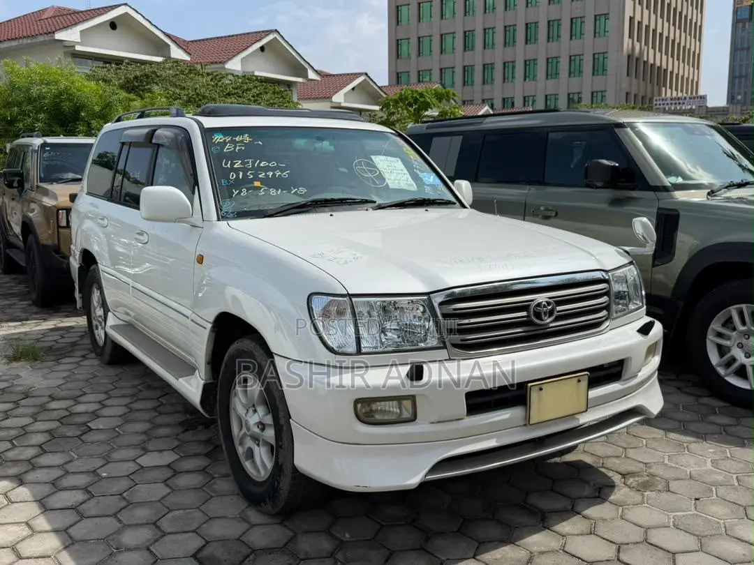Toyota Land Cruiser HDJ 100 2004 White