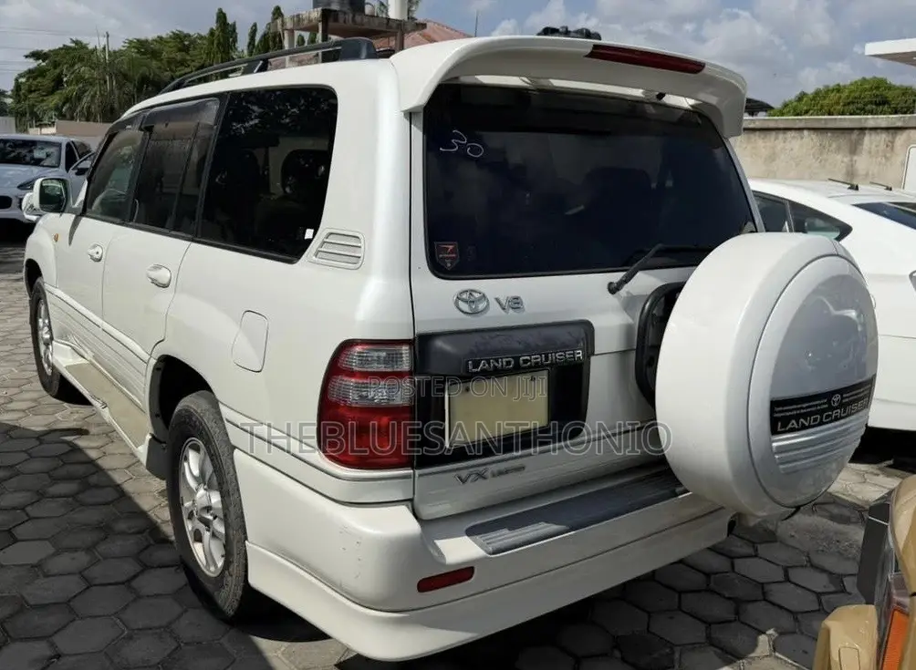 Toyota Land Cruiser 2004 White