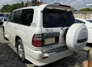 Toyota Land Cruiser 2004 White