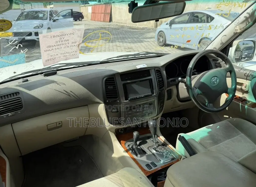 Toyota Land Cruiser 2004 White