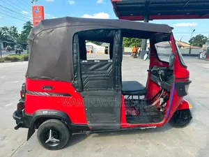 Bajaj RE 2025 Red