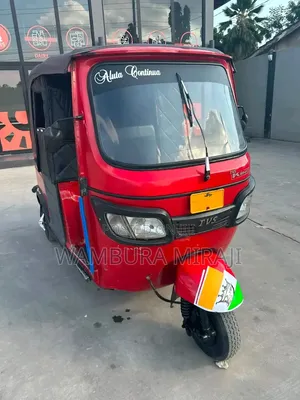 Bajaj RE 2025 Red