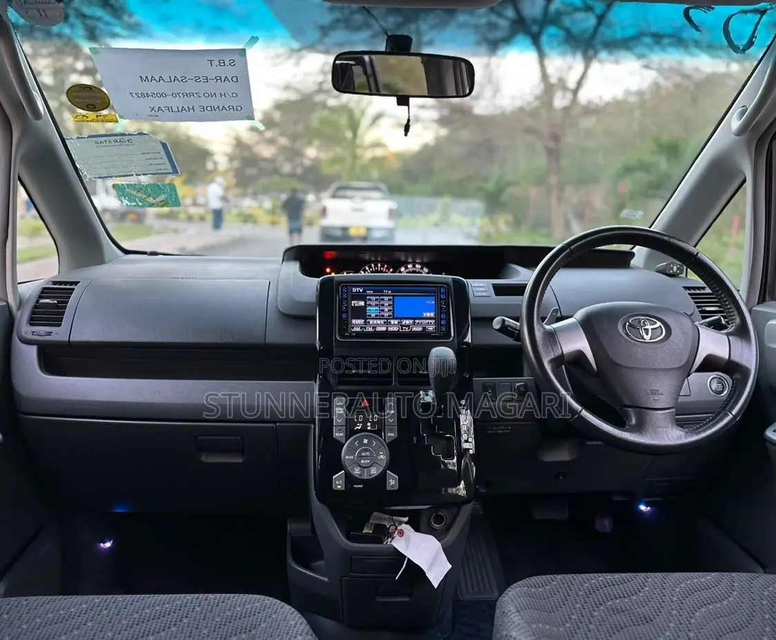 Toyota Noah 2008 Gray