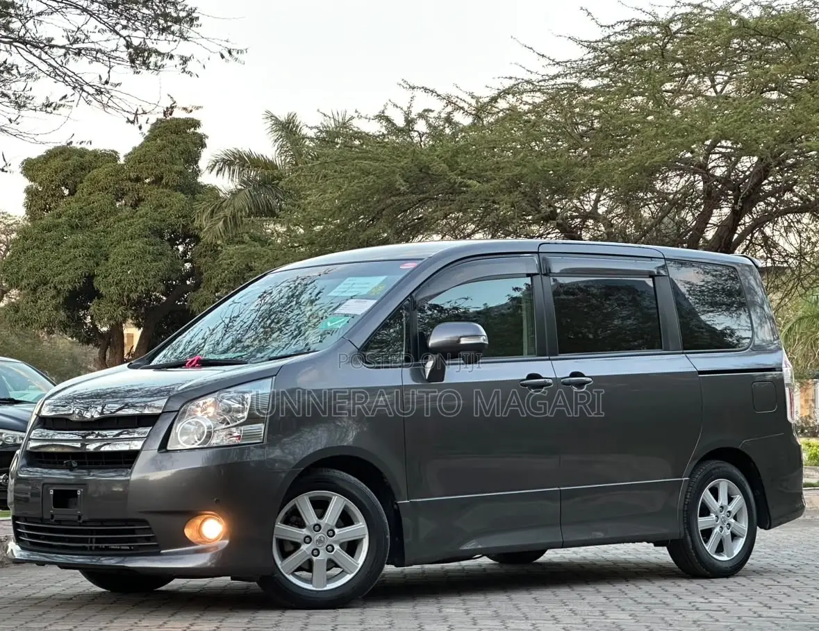 Toyota Noah 2008 Gray