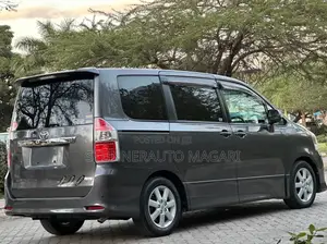 Toyota Noah 2008 Gray