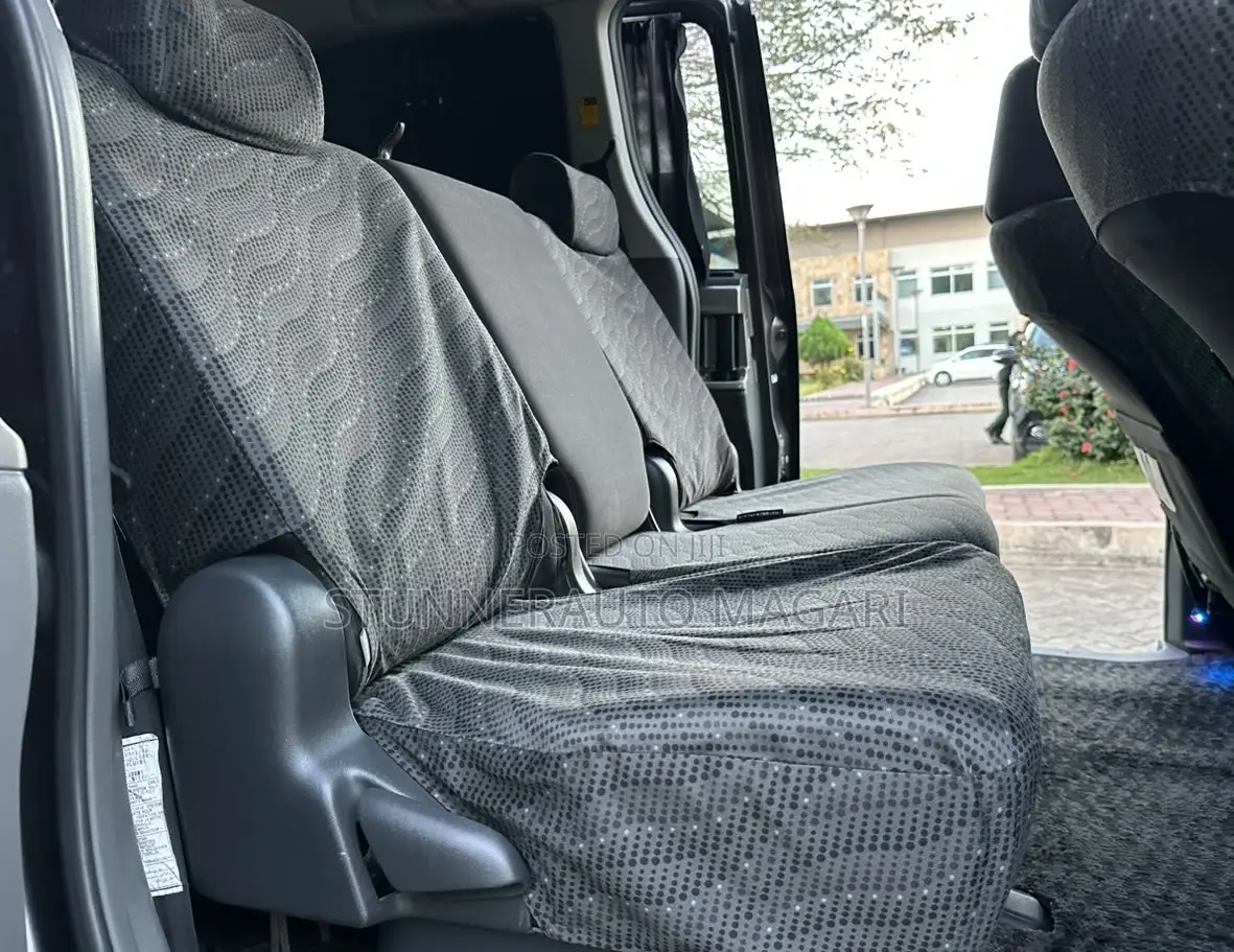 Toyota Noah 2008 Gray