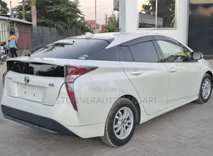 Toyota Prius 2017 Pearl