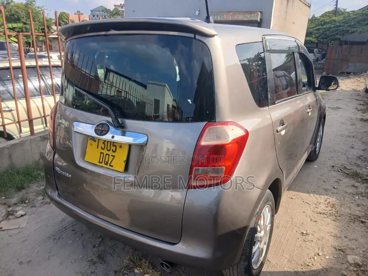 Toyota Ractis 2005 Gray