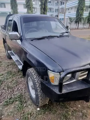 Toyota Hilux 2000 Blue