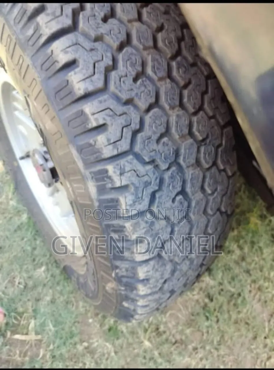 Toyota Hilux 2000 Blue