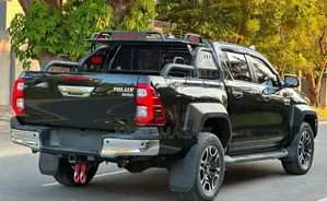 Toyota Hilux 2022 Black