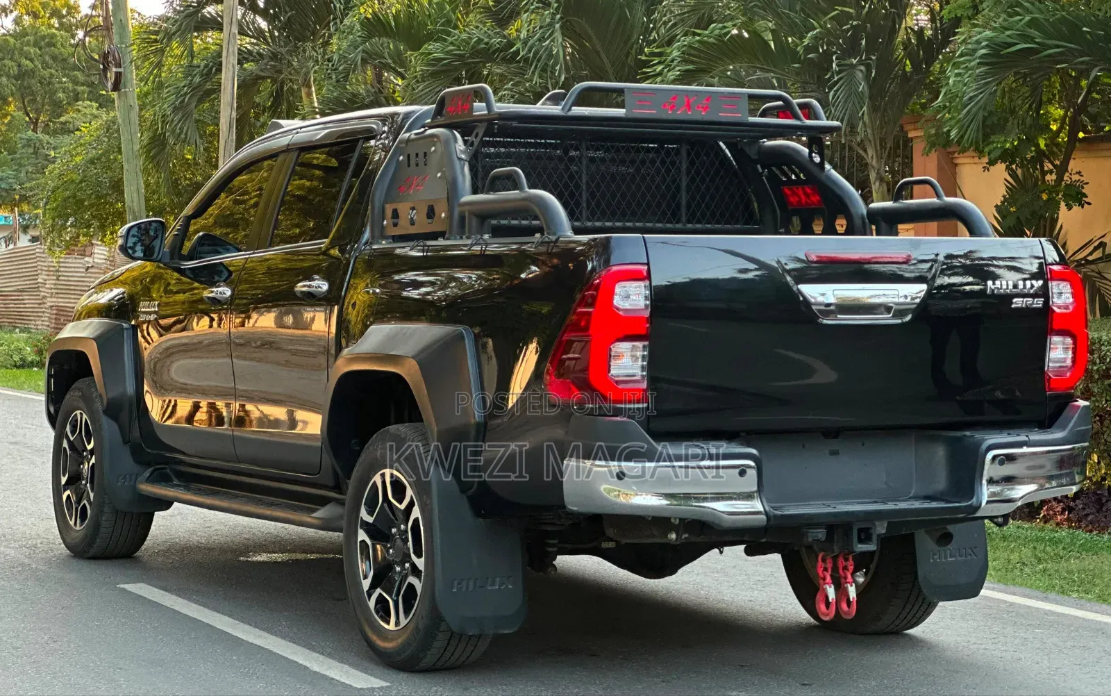 Toyota Hilux 2022 Black