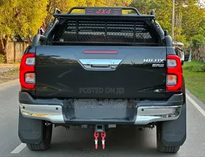 Toyota Hilux 2022 Black