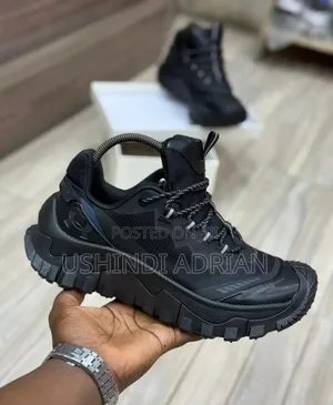 under Armour Sneakers