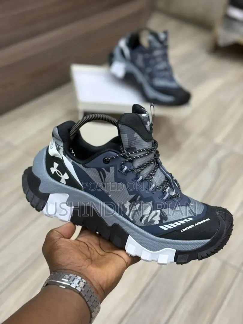under Armour Sneakers
