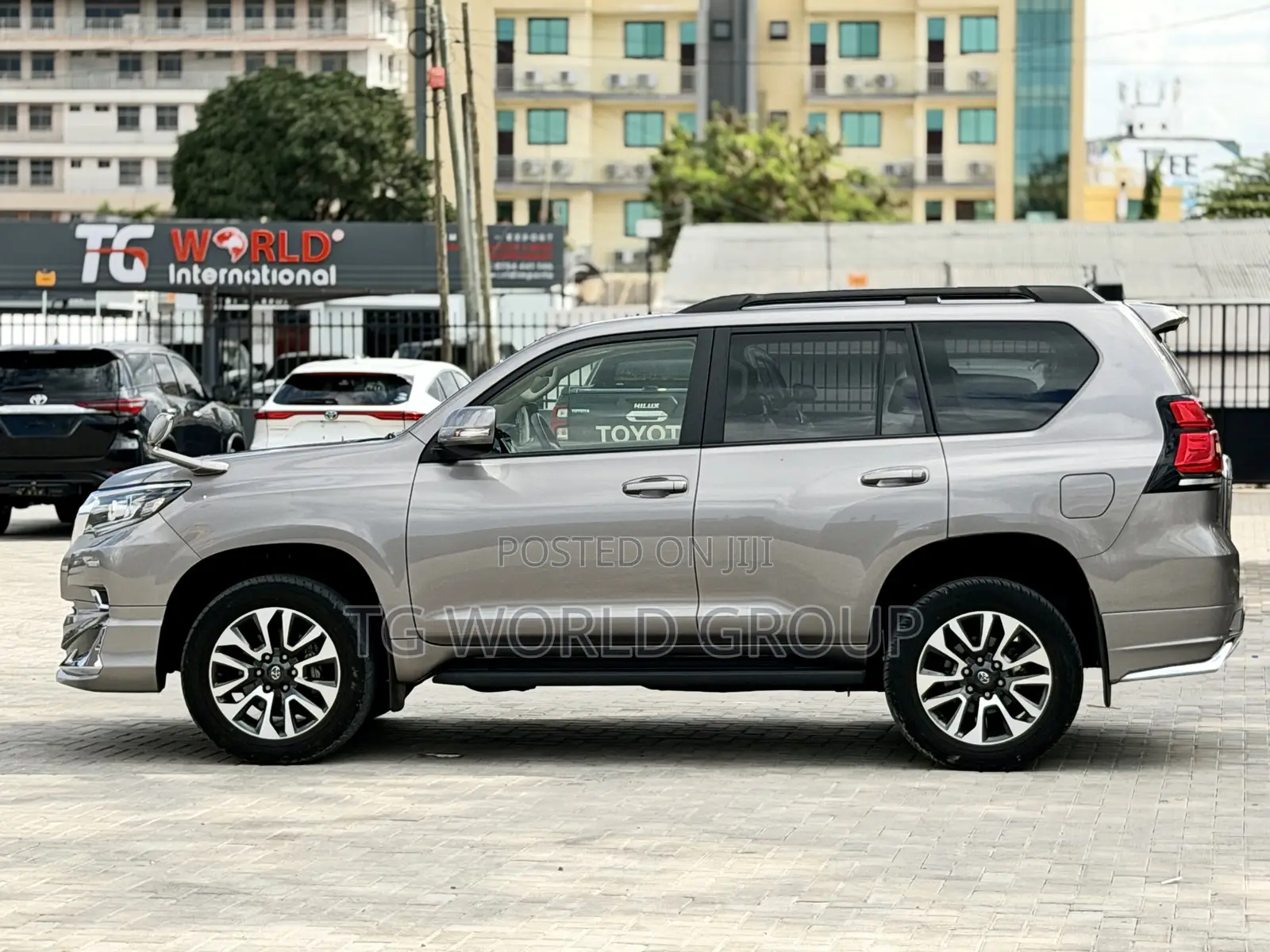 Toyota Land Cruiser Prado 2.7 2023 Burgundy
