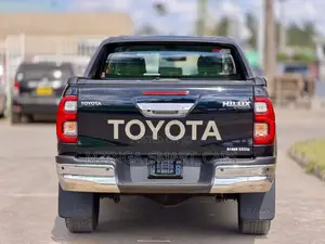 Toyota Hilux 2024 Black