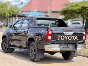 Toyota Hilux 2024 Black